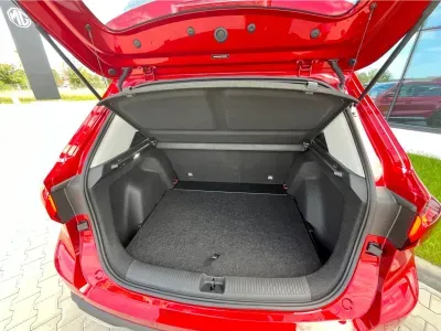 CZERWONY HATCHBACK MG ZS z 2026 r., HYBRYDA/BENZYNA, skrzynia biegów AUTOMATYCZNA 197KM, zdjęcie 14 z 15
