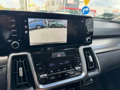 SZARY SUV KIA SORENTO z 2021 r., HYBRYDA/BENZYNA, skrzynia biegów AUTOMATYCZNA 169KM, zdjęcie 17 z 24