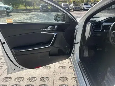 BIAŁY KOMBI KIA PROCEED z 2023 r., BENZYNA, skrzynia biegów AUTOMATYCZNA 160KM, zdjęcie 9 z 19
