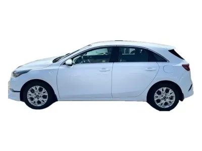 BIAŁY HATCHBACK KIA CEED z 2023 r., BENZYNA, skrzynia biegów AUTOMATYCZNA 118KM, zdjęcie 15 z 19
