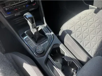 SZARY SUV VOLKSWAGEN TIGUAN z 2022 r., DIESEL, skrzynia biegów AUTOMATYCZNA 150KM, zdjęcie 9 z 19