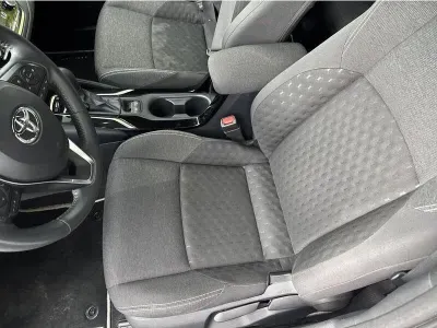 BIAŁY KOMBI TOYOTA COROLLA z 2023 r., HYBRYDA/BENZYNA, skrzynia biegów AUTOMATYCZNA 140KM, zdjęcie 19 z 19