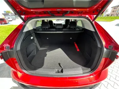 CZERWONY SUV MG HS z 2026 r., HYBRYDA/BENZYNA, skrzynia biegów AUTOMATYCZNA 224KM, zdjęcie 15 z 17