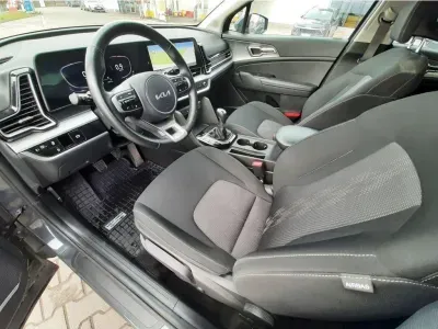 SZARY SUV KIA SPORTAGE z 2023 r., BENZYNA, skrzynia biegów MANUALNA 110KM, zdjęcie 13 z 25