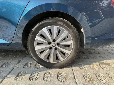 NIEBIESKI HATCHBACK SKODA SUPERB z 2021 r., BENZYNA, skrzynia biegów AUTOMATYCZNA 150KM, zdjęcie 13 z 19