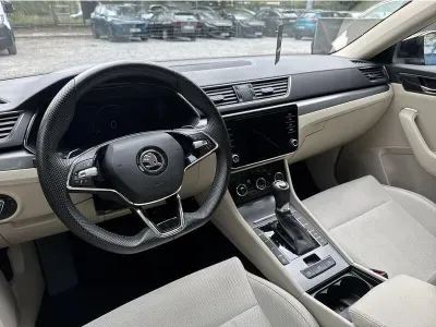 CZARNY KOMBI SKODA SUPERB z 2022 r., DIESEL, skrzynia biegów AUTOMATYCZNA 150KM, zdjęcie 13 z 19