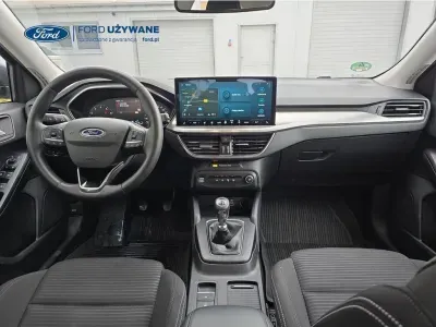 SZARY HATCHBACK FORD FOCUS z 2023 r., HYBRYDA/BENZYNA, skrzynia biegów MANUALNA 92KM, zdjęcie 8 z 29