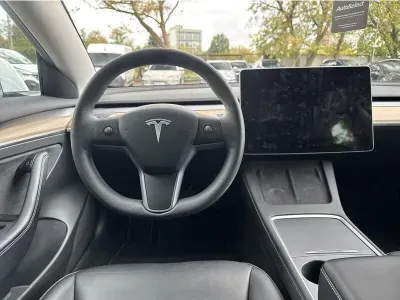 BIAŁY SEDAN TESLA MODEL 3 z 2022 r., ELEKTRYCZNY, skrzynia biegów AUTOMATYCZNA 306KM, zdjęcie 15 z 18