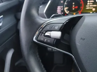 SZARY KOMBI SKODA OCTAVIA IV z 2023 r., DIESEL, skrzynia biegów AUTOMATYCZNA 150KM, zdjęcie 9 z 19