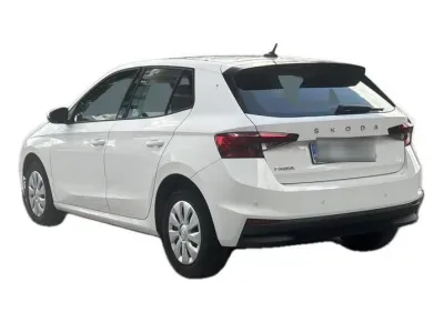 BIAŁY HATCHBACK SKODA FABIA z 2023 r., BENZYNA, skrzynia biegów MANUALNA 110KM, zdjęcie 7 z 19