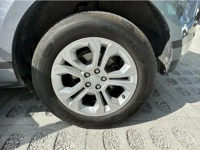 SZARY SUV LAND ROVER EVOQUE z 2022 r., BENZYNA, skrzynia biegów AUTOMATYCZNA 200KM, zdjęcie 15 z 18