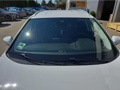 BIAŁY KOMBI FORD FOCUS z 2023 r., DIESEL, skrzynia biegów AUTOMATYCZNA 85KM, zdjęcie 9 z 26