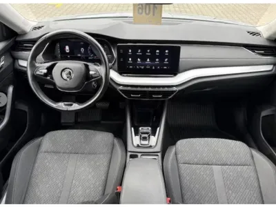 SREBRNY SEDAN SKODA OCTAVIA LIM. z 2023 r., BENZYNA, skrzynia biegów AUTOMATYCZNA 190KM, zdjęcie 10 z 15