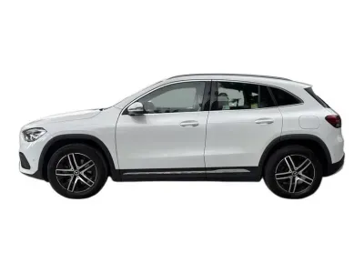 BIAŁY SUV MERCEDES GLA z 2023 r., HYBRYDA/BENZYNA, skrzynia biegów AUTOMATYCZNA 218KM, zdjęcie 17 z 18