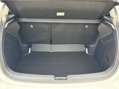 BIAŁY HATCHBACK TOYOTA YARIS z 2025 r., HYBRYDA/BENZYNA, skrzynia biegów AUTOMATYCZNA 116KM, zdjęcie 11 z 19