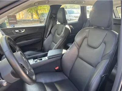 NIEBIESKI SUV VOLVO XC60 z 2022 r., DIESEL, skrzynia biegów AUTOMATYCZNA 197KM, zdjęcie 16 z 19
