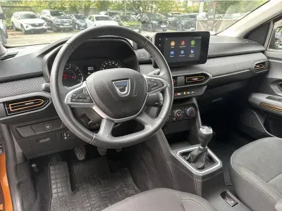 POMARAŃCZOWY HATCHBACK DACIA SANDERO III z 2022 r., BENZYNA, skrzynia biegów MANUALNA 90KM, zdjęcie 15 z 18