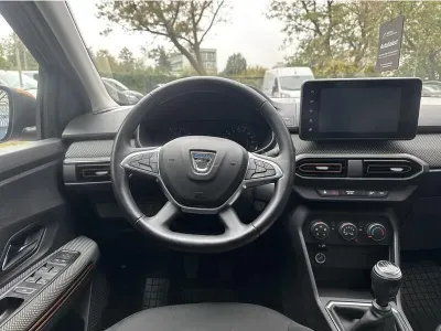 POMARAŃCZOWY HATCHBACK DACIA SANDERO III z 2022 r., BENZYNA, skrzynia biegów MANUALNA 90KM, zdjęcie 10 z 19