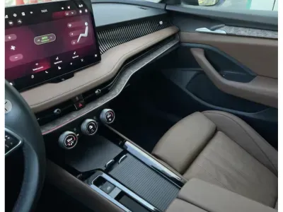 CZARNY SEDAN SKODA SUPERB LIM. z 2024 r., BENZYNA, skrzynia biegów AUTOMATYCZNA 265KM, zdjęcie 9 z 13