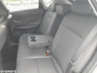 BIAŁY SUV HYUNDAI KONA z 2023 r., BENZYNA, skrzynia biegów AUTOMATYCZNA 199KM, zdjęcie 2 z 14