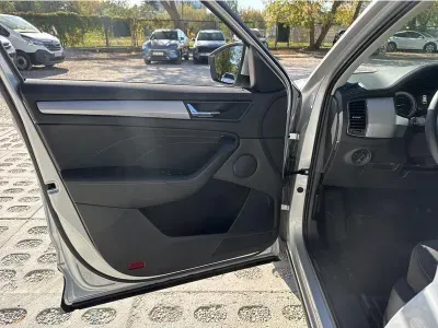 SREBRNY SUV SKODA KODIAQ z 2022 r., BENZYNA, skrzynia biegów AUTOMATYCZNA 150KM, zdjęcie 10 z 19