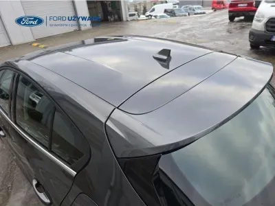 SZARY HATCHBACK FORD FOCUS z 2023 r., HYBRYDA/BENZYNA, skrzynia biegów MANUALNA 92KM, zdjęcie 26 z 29