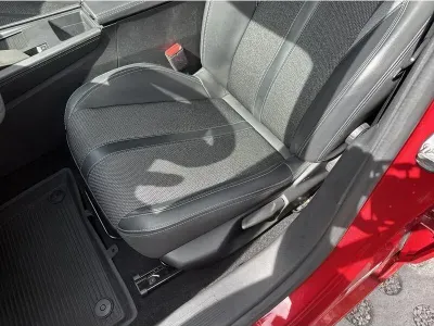CZERWONY HATCHBACK PEUGEOT 308 z 2023 r., BENZYNA, skrzynia biegów AUTOMATYCZNA 131KM, zdjęcie 17 z 18