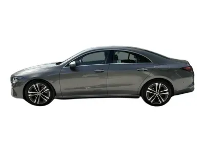 SZARY SEDAN MERCEDES CLASE CLA z 2023 r., BENZYNA, skrzynia biegów AUTOMATYCZNA 150KM, zdjęcie 4 z 18