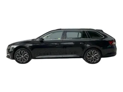 CZARNY KOMBI SKODA SUPERB z 2022 r., BENZYNA, skrzynia biegów AUTOMATYCZNA 190KM, zdjęcie 18 z 19