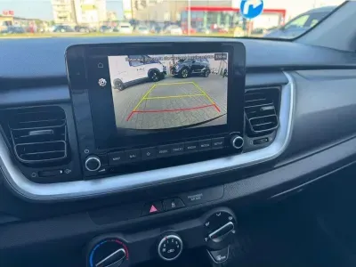 BIAŁY SUV KIA STONIC z 2025 r., BENZYNA, skrzynia biegów MANUALNA 58KM, zdjęcie 2 z 19
