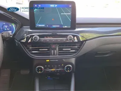 CZERWONY SUV FORD KUGA z 2023 r., HYBRYDA/BENZYNA, skrzynia biegów AUTOMATYCZNA 140KM, zdjęcie 12 z 21