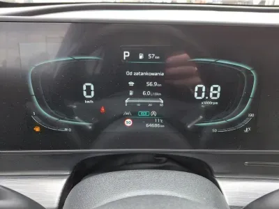 SREBRNY SUV KIA SPORTAGE z 2023 r., BENZYNA, skrzynia biegów AUTOMATYCZNA 110KM, zdjęcie 3 z 25