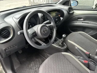 ZIELONY SUV TOYOTA AYGO X z 2022 r., BENZYNA, skrzynia biegów MANUALNA 72KM, zdjęcie 13 z 18