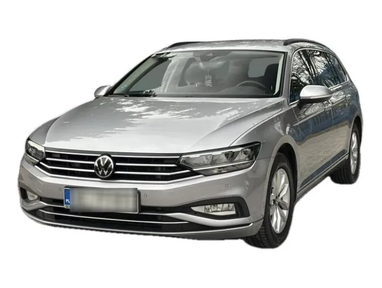 SREBRNY KOMBI VOLKSWAGEN PASSAT z 2022 r., BENZYNA, skrzynia biegów AUTOMATYCZNA 150KM, zdjęcie główne