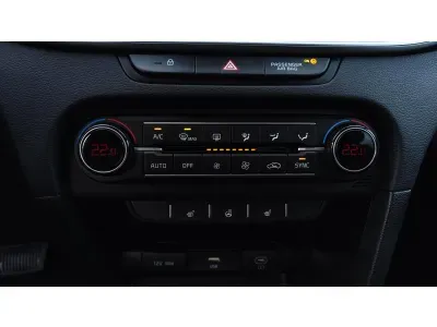 SZARY CROSSOVER KIA XCEED z 2026 r., BENZYNA, skrzynia biegów AUTOMATYCZNA 150KM, zdjęcie 11 z 18