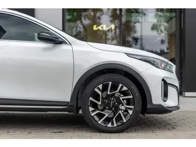 BIAŁY CROSSOVER KIA XCEED z 2026 r., BENZYNA, skrzynia biegów AUTOMATYCZNA 150KM, zdjęcie 2 z 19