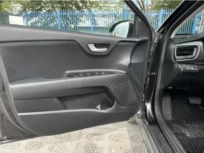 CZARNY SUV KIA STONIC z 2024 r., BENZYNA, skrzynia biegów AUTOMATYCZNA 101KM, zdjęcie 14 z 19