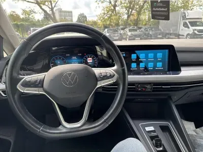 CZARNY KOMBI VOLKSWAGEN GOLF VIII VARIANT z 2023 r., BENZYNA, skrzynia biegów AUTOMATYCZNA 131KM, zdjęcie 11 z 19