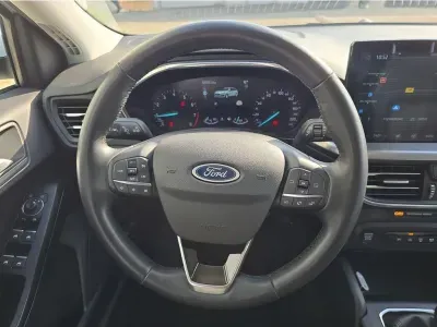 BIAŁY KOMBI FORD FOCUS z 2023 r., BENZYNA, skrzynia biegów MANUALNA 92KM, zdjęcie 6 z 23