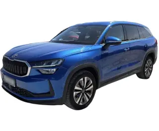 NIEBIESKI KOMBI SKODA KODIAQ z 2024 r., BENZYNA, skrzynia biegów AUTOMATYCZNA 150KM, zdjęcie główne