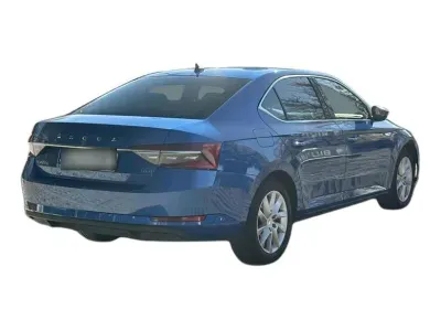 NIEBIESKI HATCHBACK SKODA SUPERB z 2022 r., DIESEL, skrzynia biegów AUTOMATYCZNA 200KM, zdjęcie 14 z 19