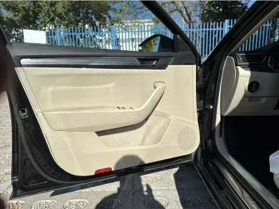 CZARNY KOMBI SKODA SUPERB z 2022 r., BENZYNA, skrzynia biegów AUTOMATYCZNA 190KM, zdjęcie 19 z 19