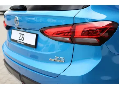 NIEBIESKI SUV MG ZS z 2025 r., HYBRYDA/BENZYNA, skrzynia biegów AUTOMATYCZNA 197KM, zdjęcie 8 z 13