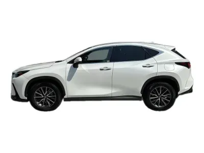 BIAŁY SUV LEXUS NX z 2022 r., HYBRYDA/BENZYNA, skrzynia biegów AUTOMATYCZNA 242KM, zdjęcie 6 z 19