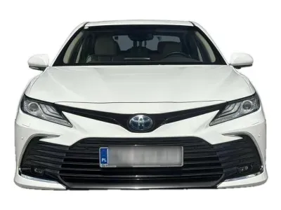 BIAŁY SEDAN TOYOTA CAMRY z 2022 r., HYBRYDA/BENZYNA, skrzynia biegów AUTOMATYCZNA 218KM, zdjęcie 6 z 18